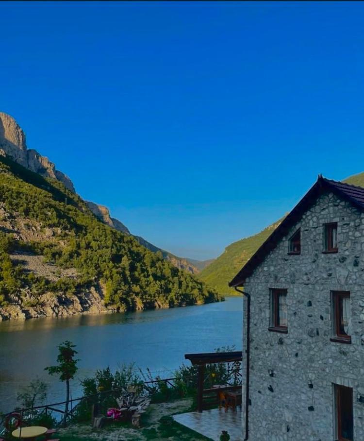 Hotel Aprripe Guri Firza